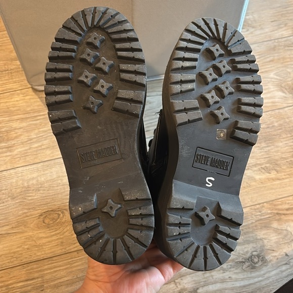 Steve Madden Black Lace-Up Ankle Boots Size 6 - Picture 6 of 7